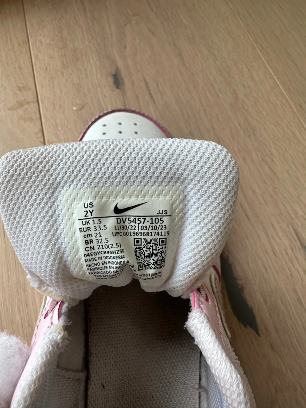 Nike Kids White and court borough Pink Low-Top Sneakers with Hook-and-Loop Strap - Picture 6 of 8